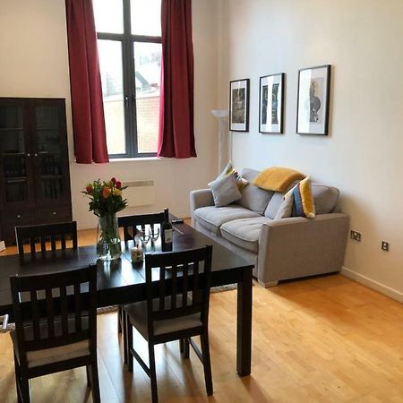Stylish City Centre Apartment Cardiff Exterior photo