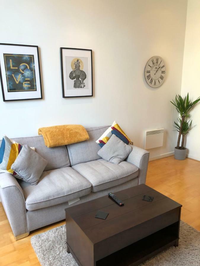 Stylish City Centre Apartment Cardiff Exterior photo