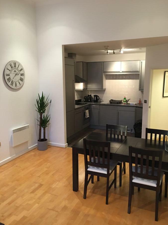 Stylish City Centre Apartment Cardiff Exterior photo