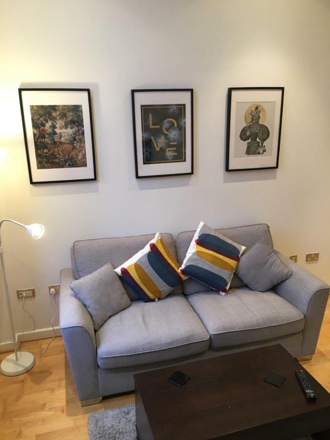Stylish City Centre Apartment Cardiff Exterior photo