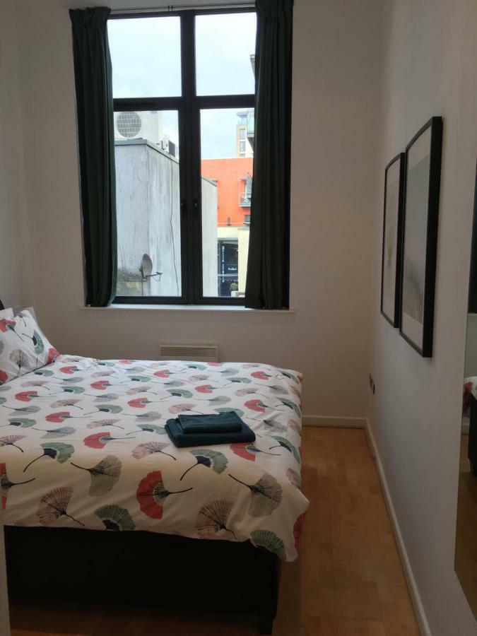 Stylish City Centre Apartment Cardiff Exterior photo