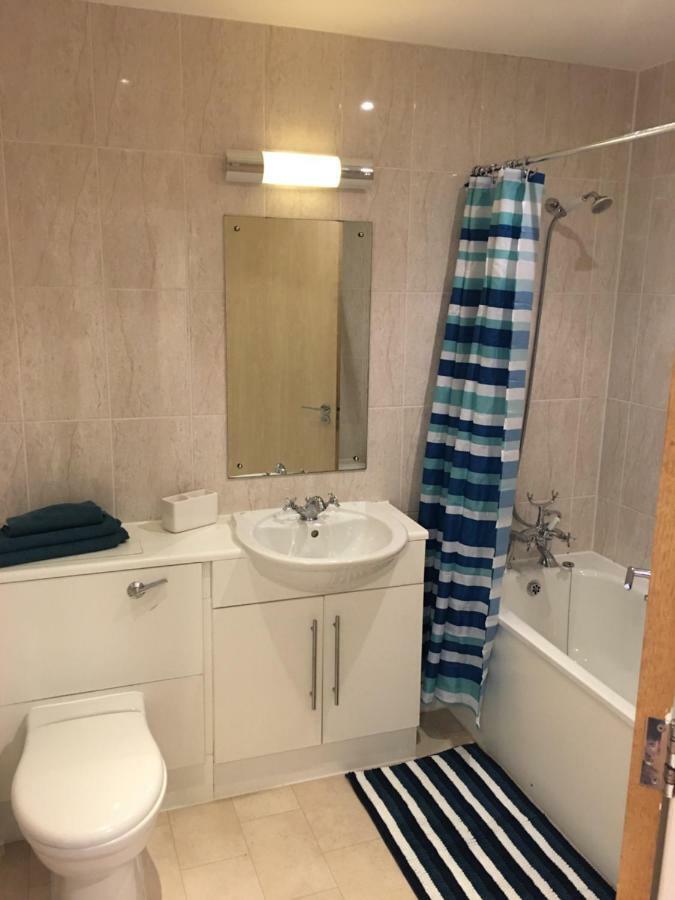Stylish City Centre Apartment Cardiff Exterior photo